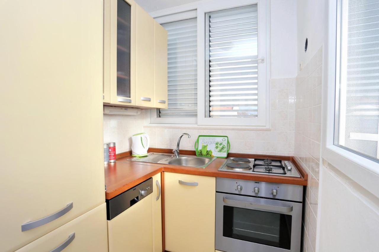 Apartments By The Sea Kastel Kambelovac, Kastela - 8679 Ngoại thất bức ảnh