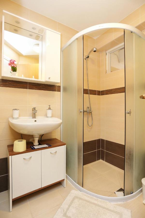 Apartments By The Sea Kastel Kambelovac, Kastela - 8679 Ngoại thất bức ảnh