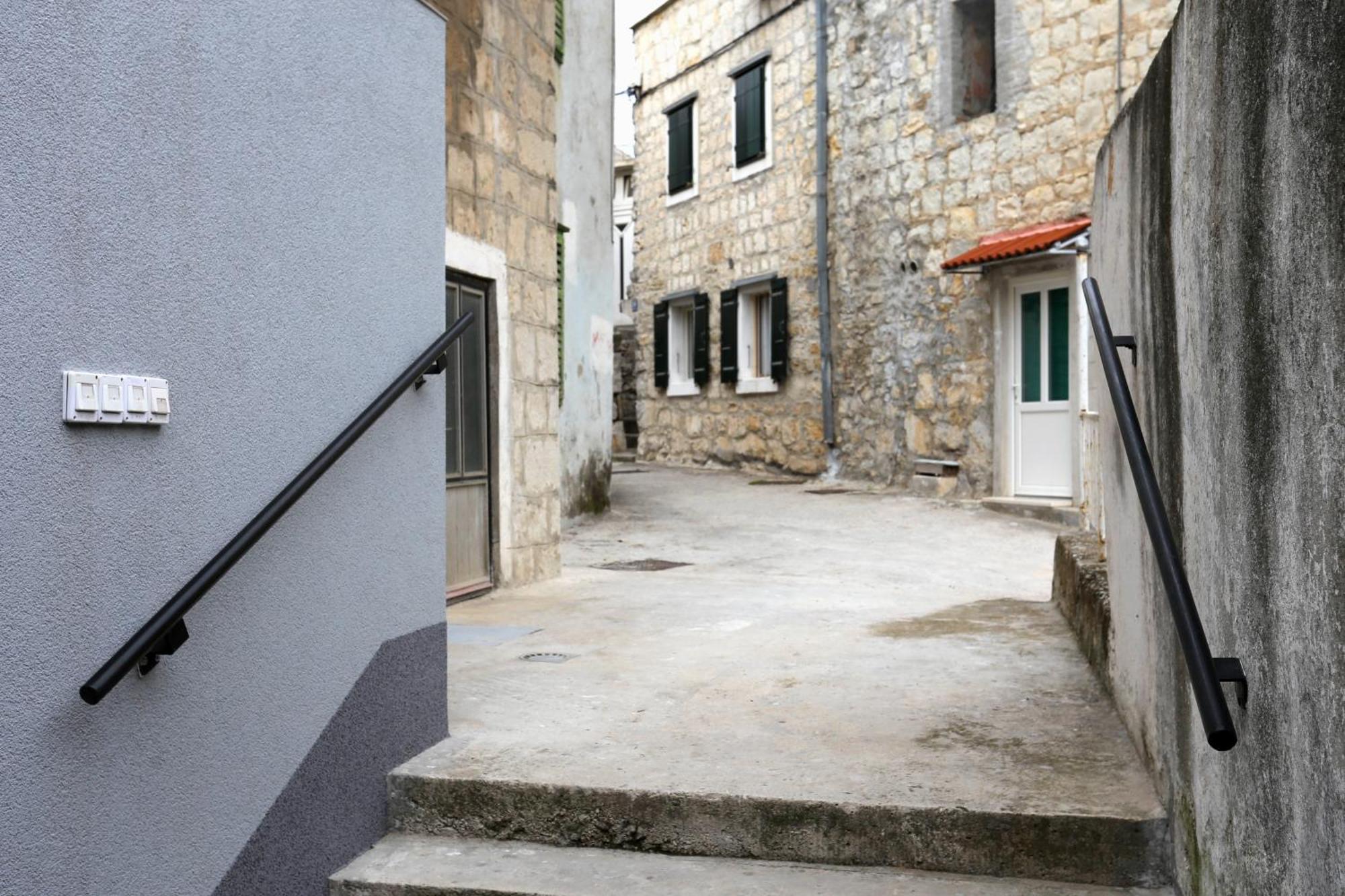 Apartments By The Sea Kastel Kambelovac, Kastela - 8679 Ngoại thất bức ảnh