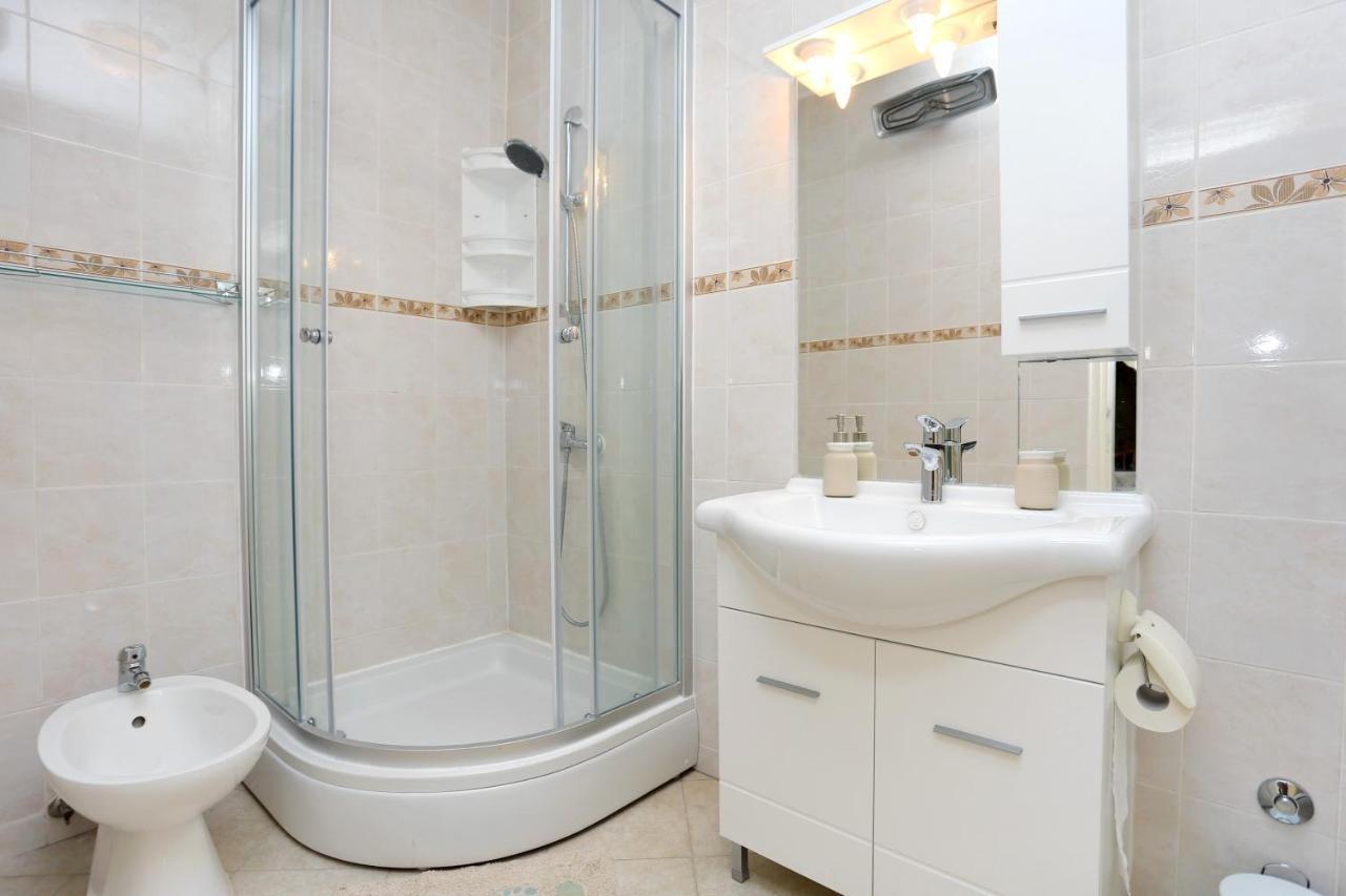 Apartments By The Sea Kastel Kambelovac, Kastela - 8679 Ngoại thất bức ảnh