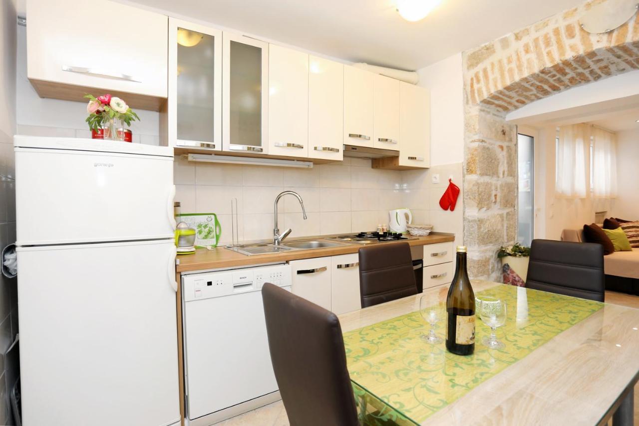 Apartments By The Sea Kastel Kambelovac, Kastela - 8679 Ngoại thất bức ảnh