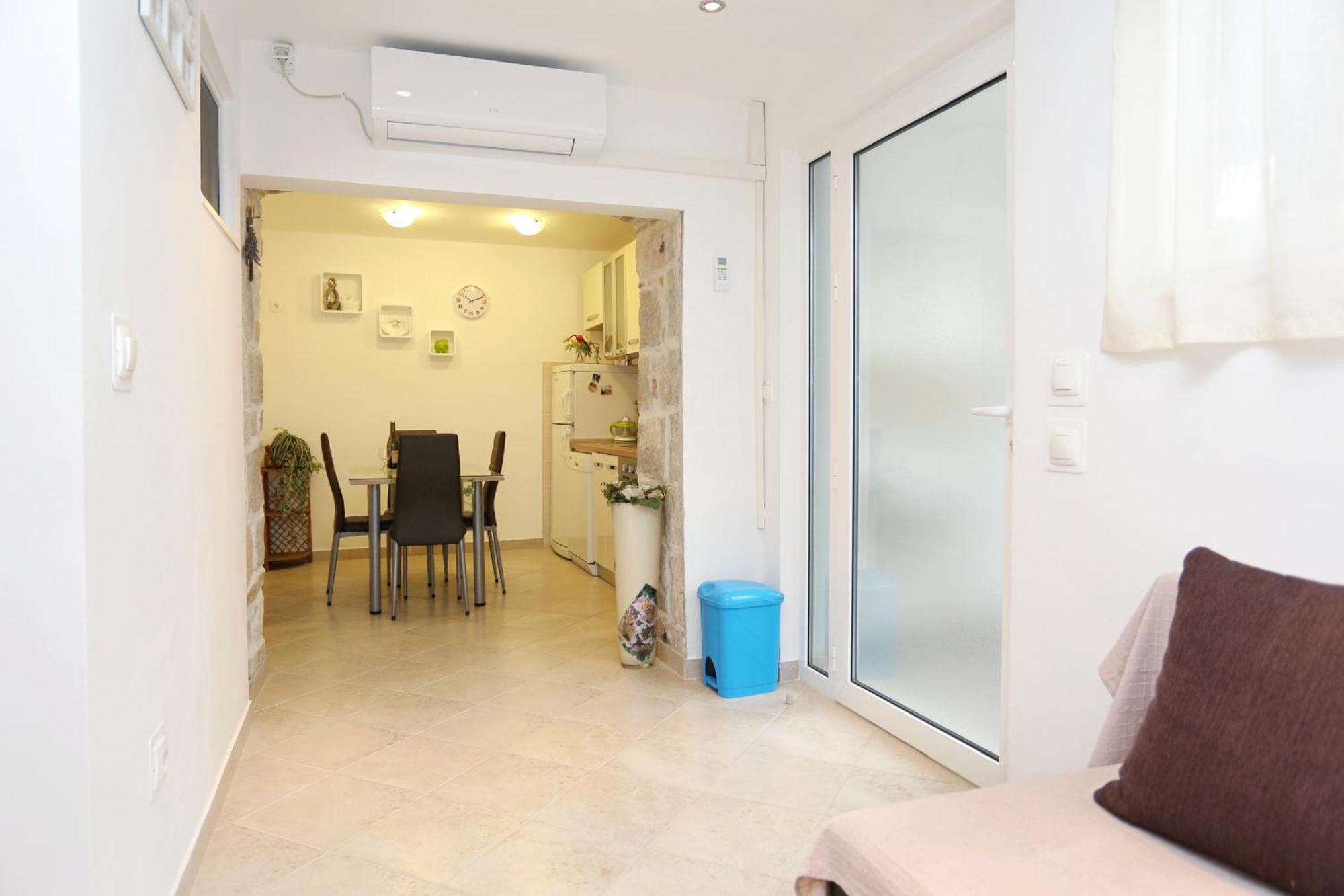 Apartments By The Sea Kastel Kambelovac, Kastela - 8679 Ngoại thất bức ảnh
