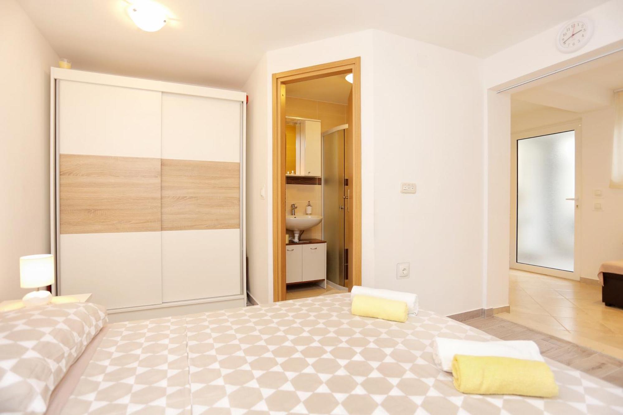 Apartments By The Sea Kastel Kambelovac, Kastela - 8679 Phòng bức ảnh