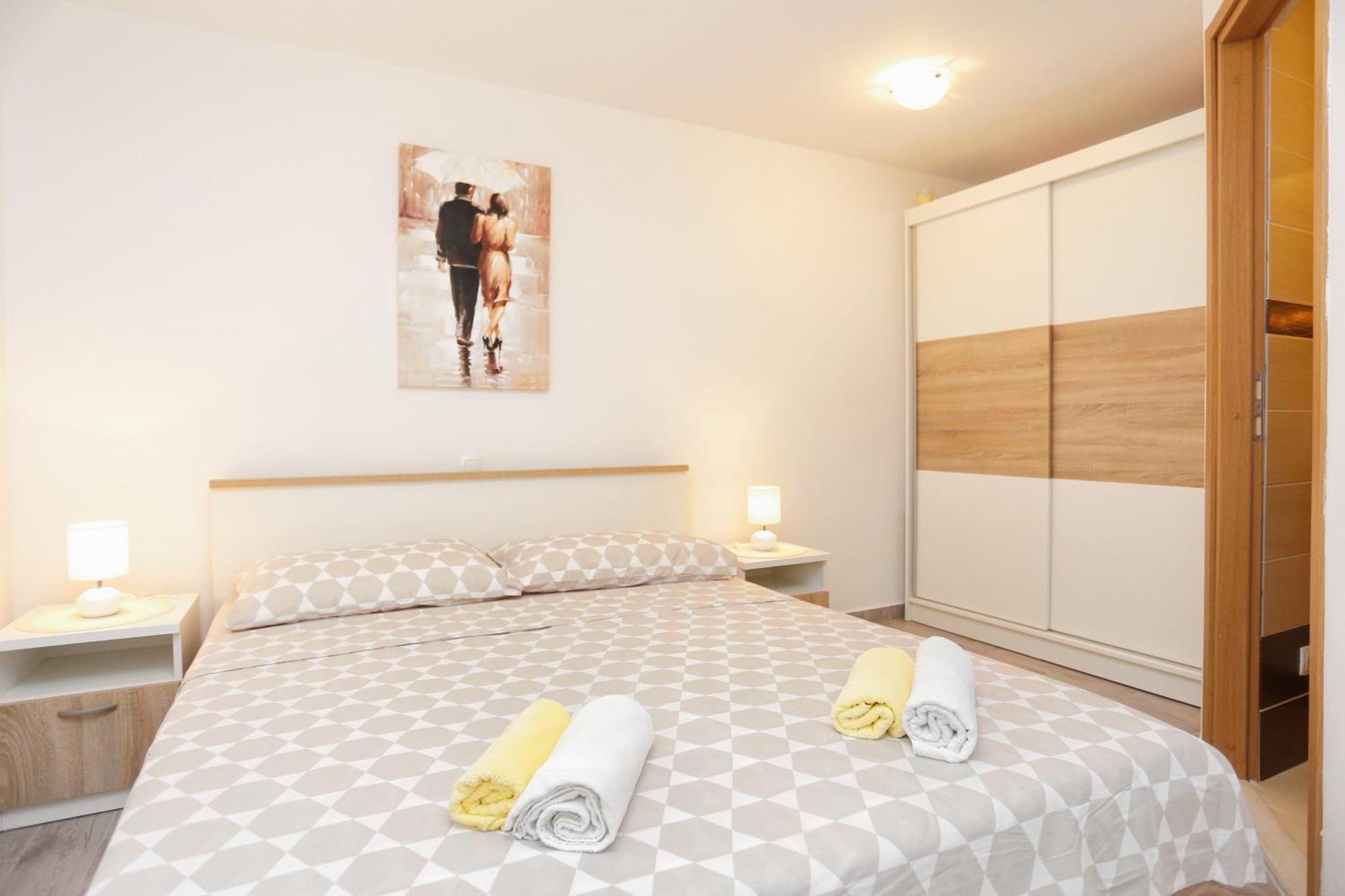 Apartments By The Sea Kastel Kambelovac, Kastela - 8679 Phòng bức ảnh